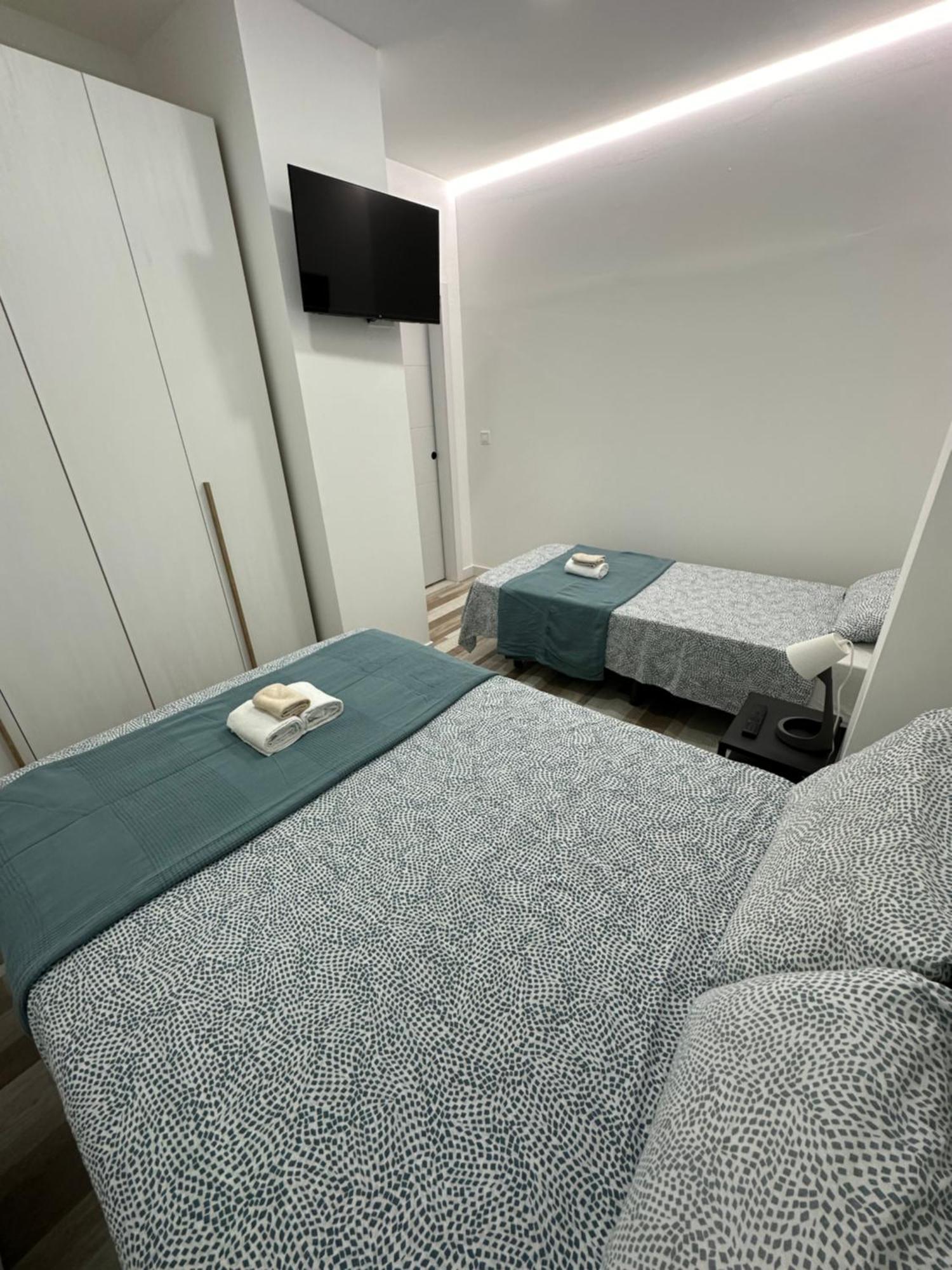 Alojamiento Fantasia Madrid Exteriör bild